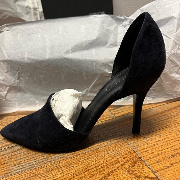 Vince - Navy Blue Suede Heels - size 6 - great condition - Picture 9 of 9